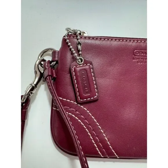 Gorgeous vintage leather Coach wristlet wine colored leather - Picture 4 of 5